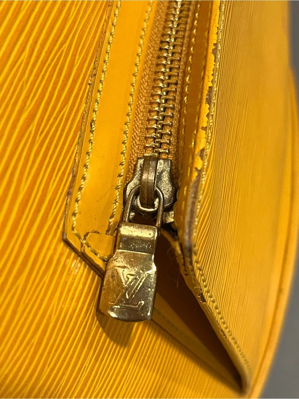 Louis Vuitton vintage lv